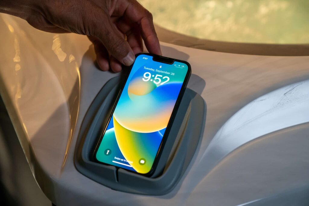 880 searies spa wireless charger 1 1024x683 1